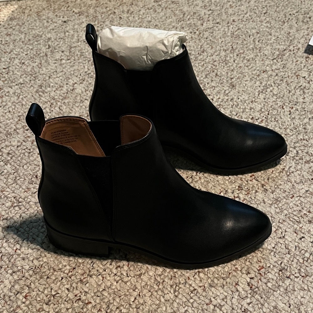 NWOT J. Crew Chelsea Boots